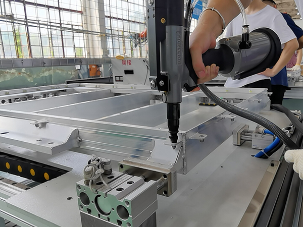 監控拉鉚設備的作用及其在現代制造業中的重要性