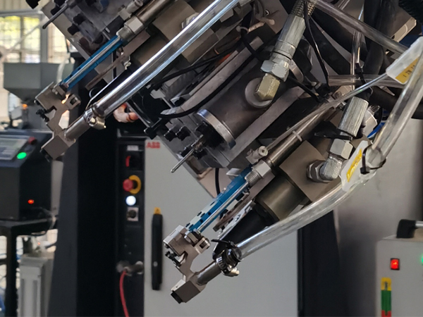 機械臂監控鉚釘槍—助力企業協同發展