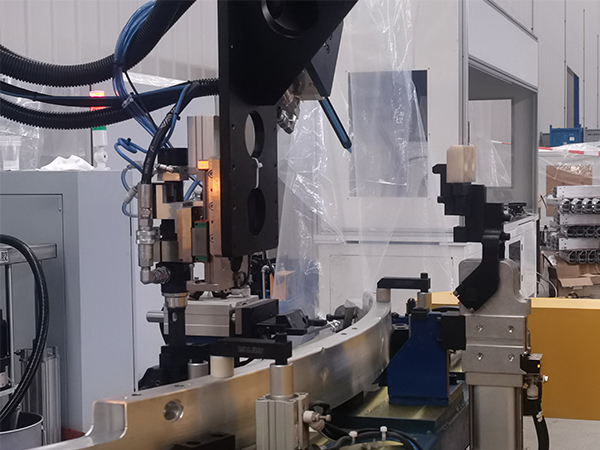 自動拉鉚螺母設(shè)備